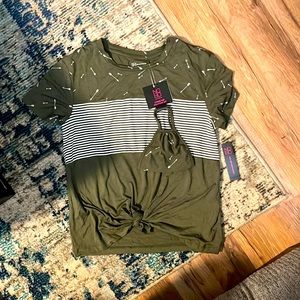 💚✨NWT 2pc TOP & MASK SET✨💚